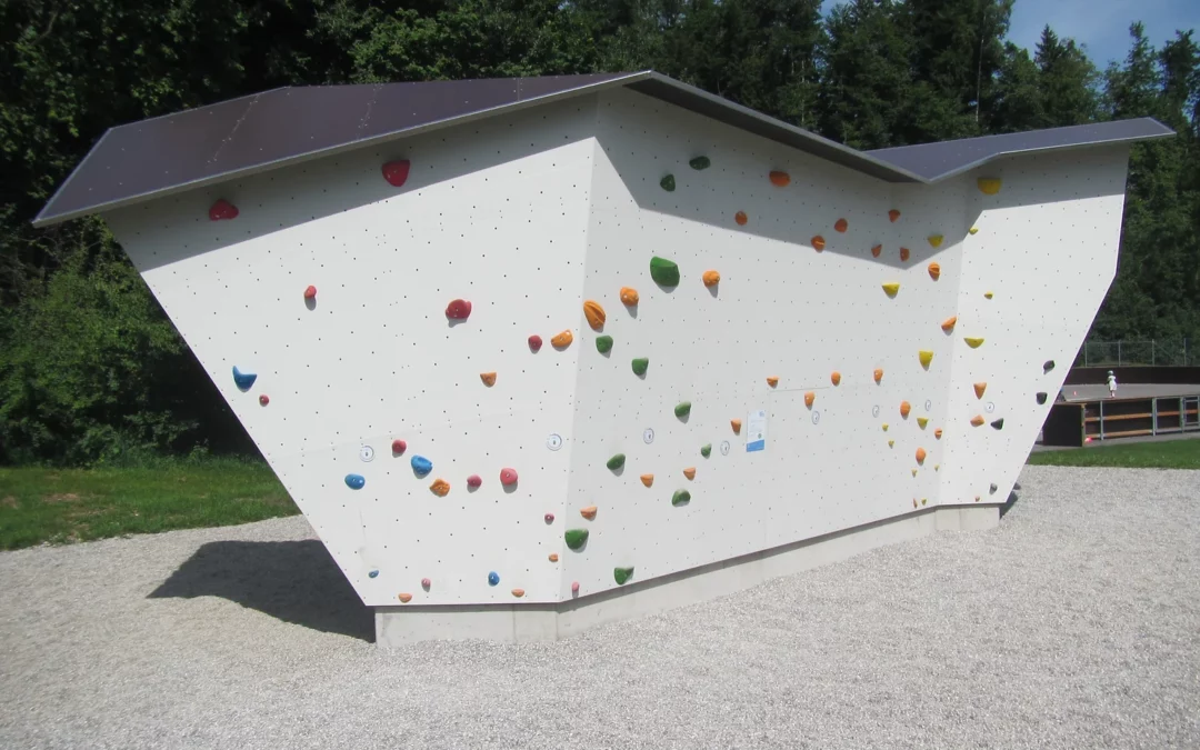 Fertigstellung der Boulderwand am Fuße des Wendelsteins